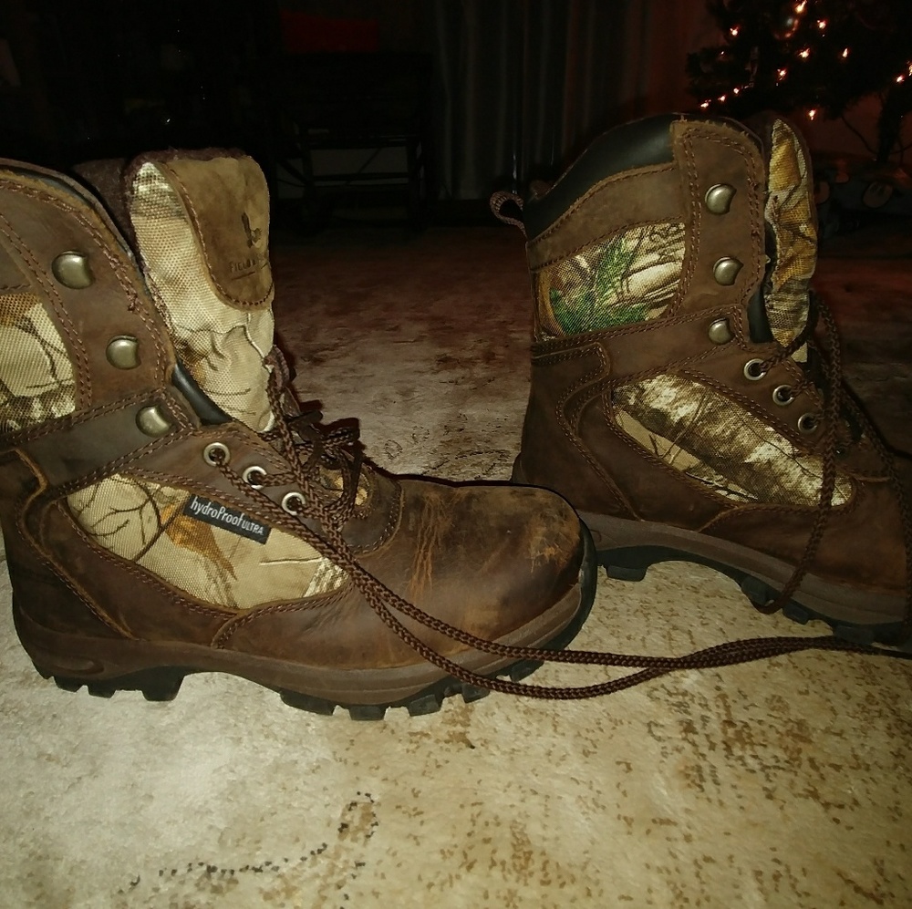 Hydroproof camo boots